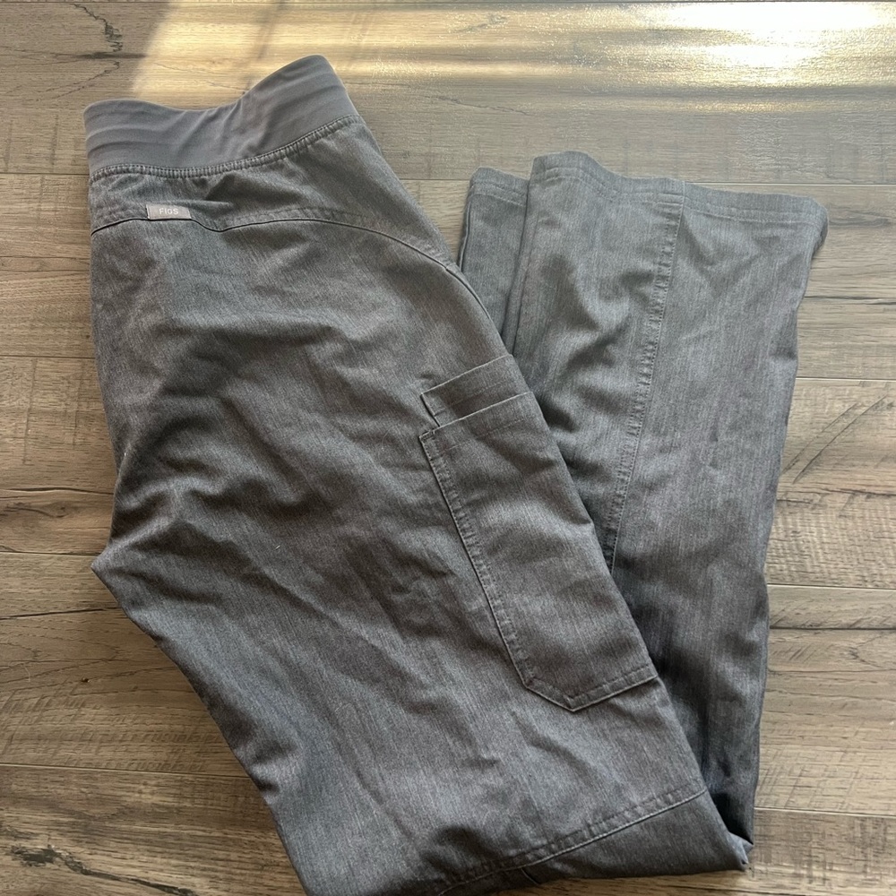 Figs, medium tall, cargo style scrub pants